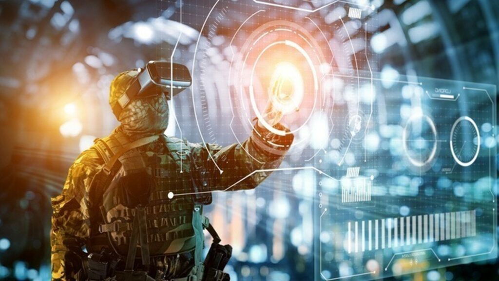 en la imagen se ve un militar con un collage de ciberseguridad